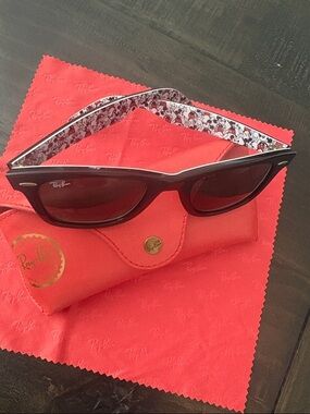 Ray-Ban Mickey Mouse 90th limited Edition Sunglasses Disney Collections.